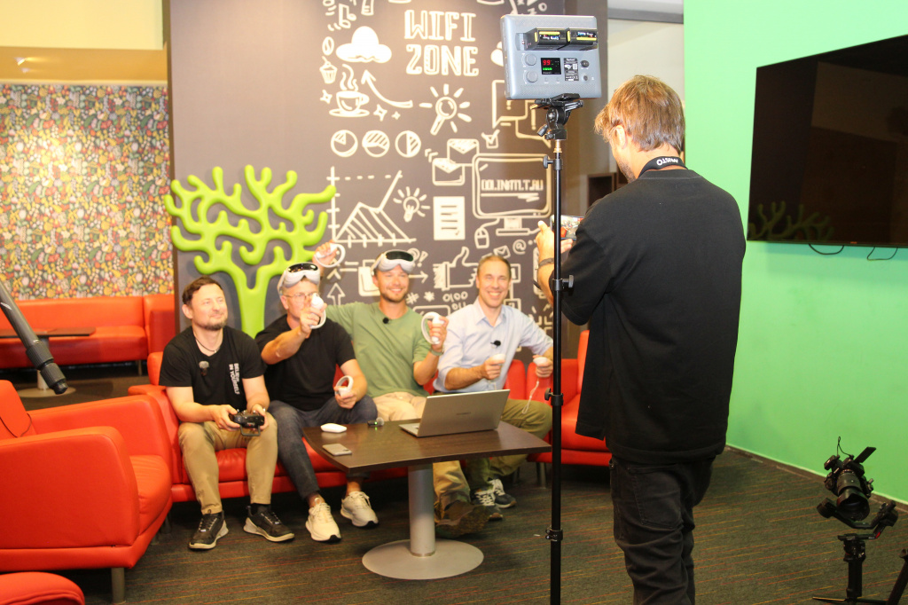 Съёмочная группа программы «Жизнь своих» Первого канала в технопарке «Жигулёвская долина»